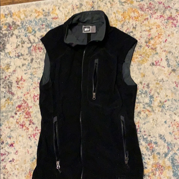 Black vest - Picture 1 of 1
